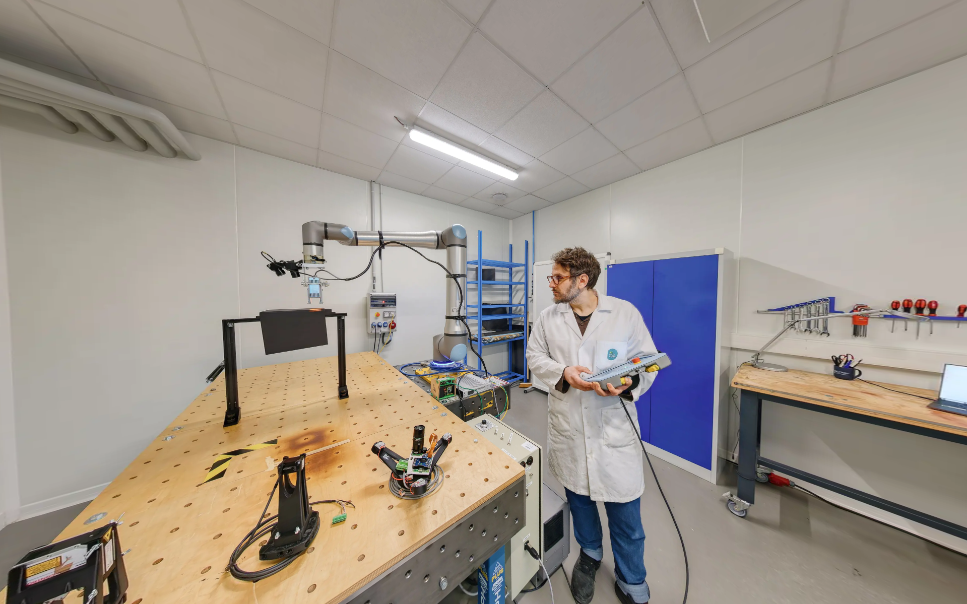 Plateforme CND sans contact thermographie infrarouge active, vision 2D et 3D et profilométrie laser