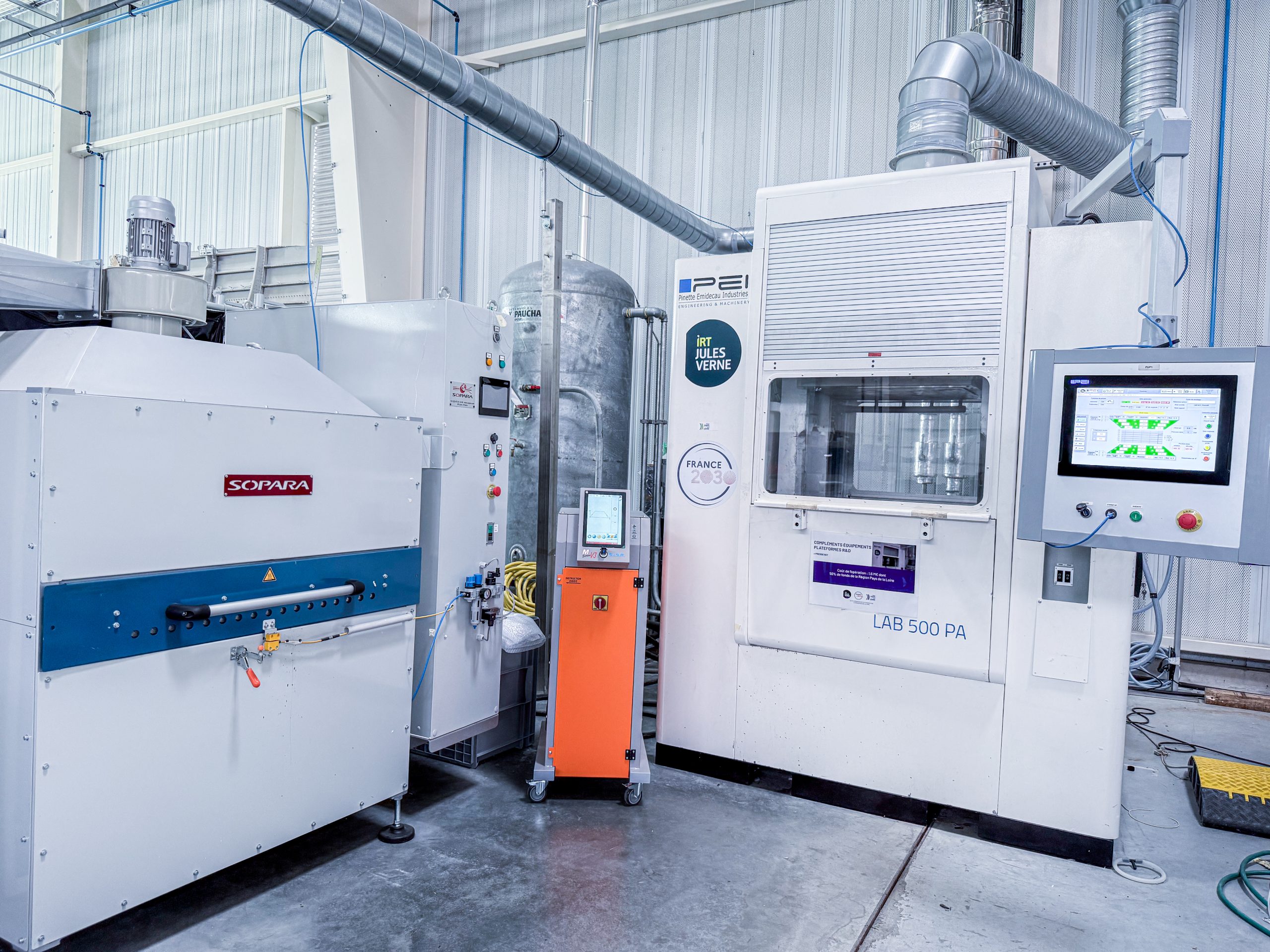 50-metric-tonne press with heated and cooled platen